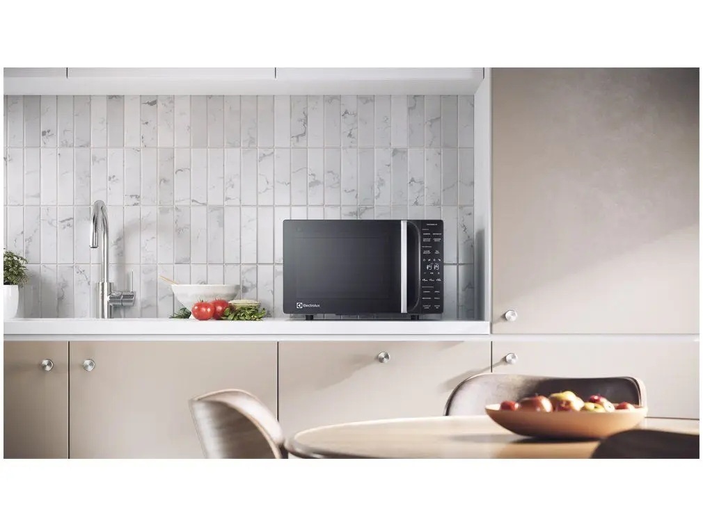 Micro-ondas Electrolux 23L Preto Efficient com Descongelamento Assistido (ME23P) 110/220V - Imagem 2