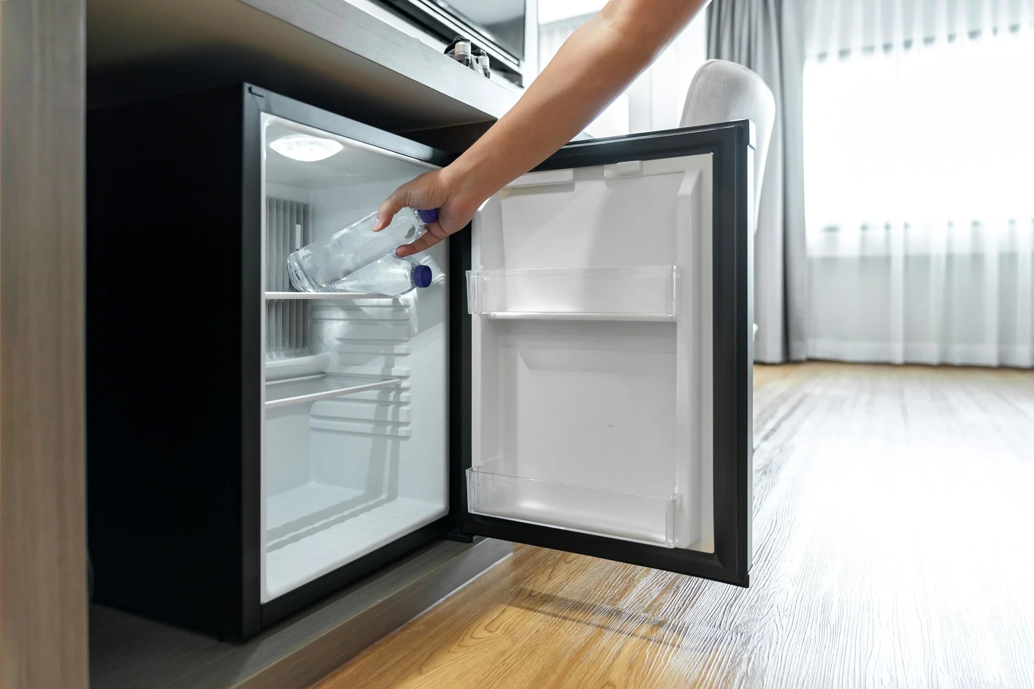 Frigobar Midea 67L Branco Inverter MDRD108FGD013 110/220V - Imagem 5
